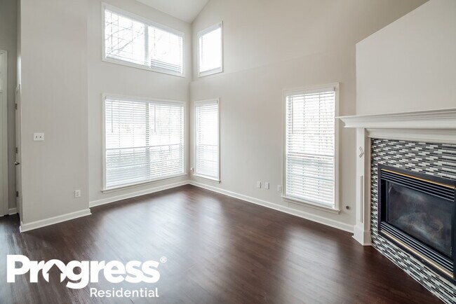 Building Photo - 6844 Charlotte Dr