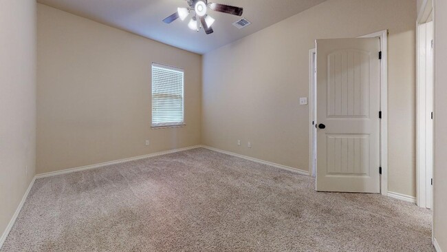 Building Photo - 1 room available in 4 Bed, 4 Bath Barracks...