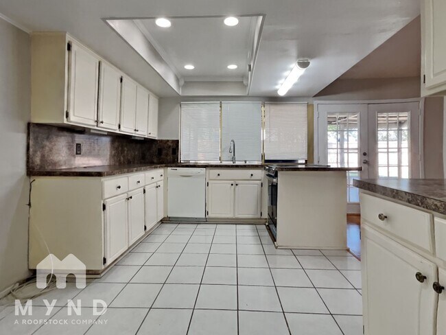 Building Photo - 405 Birchwood Dr
