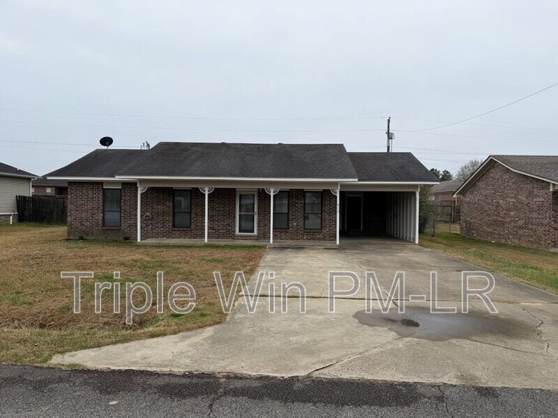 Primary Photo - 415 Wildwood Cove