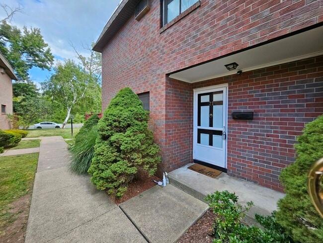 Foto del edificio - 21 Sharon Ln