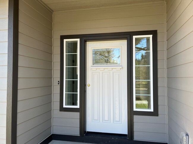 Building Photo - 3002 Roald Ave SE