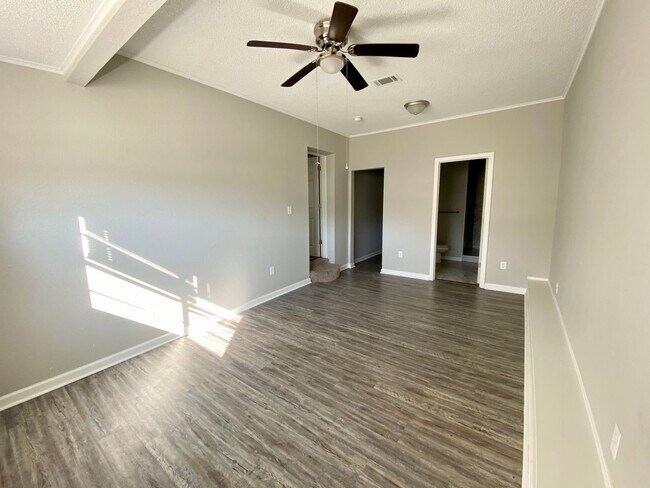 Foto del edificio - 1302 N Maple St