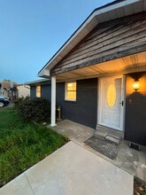 Building Photo - 7517 Bayard Park Dr