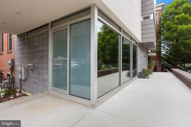 Foto del edificio - 1024 W St NW