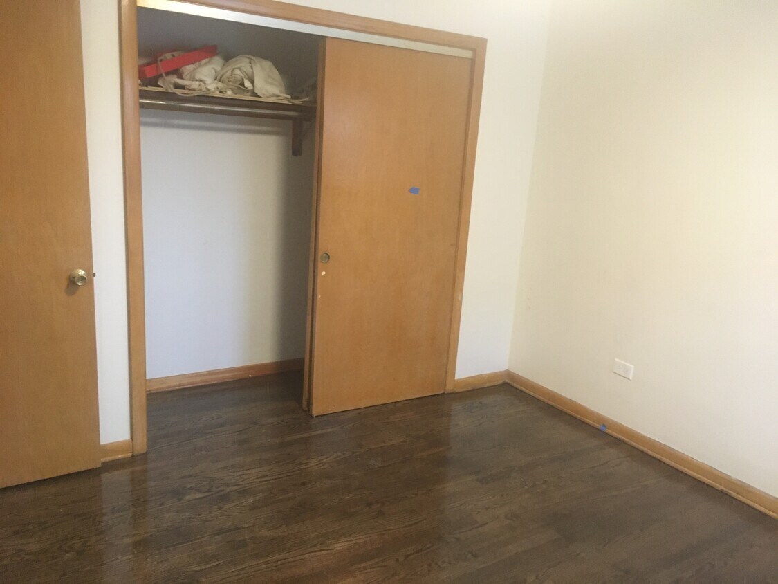 bed 2 closet - 5755 W Lawrence Ave (Chicago, IL)