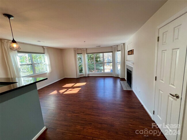 Foto del edificio - 521 N Graham St