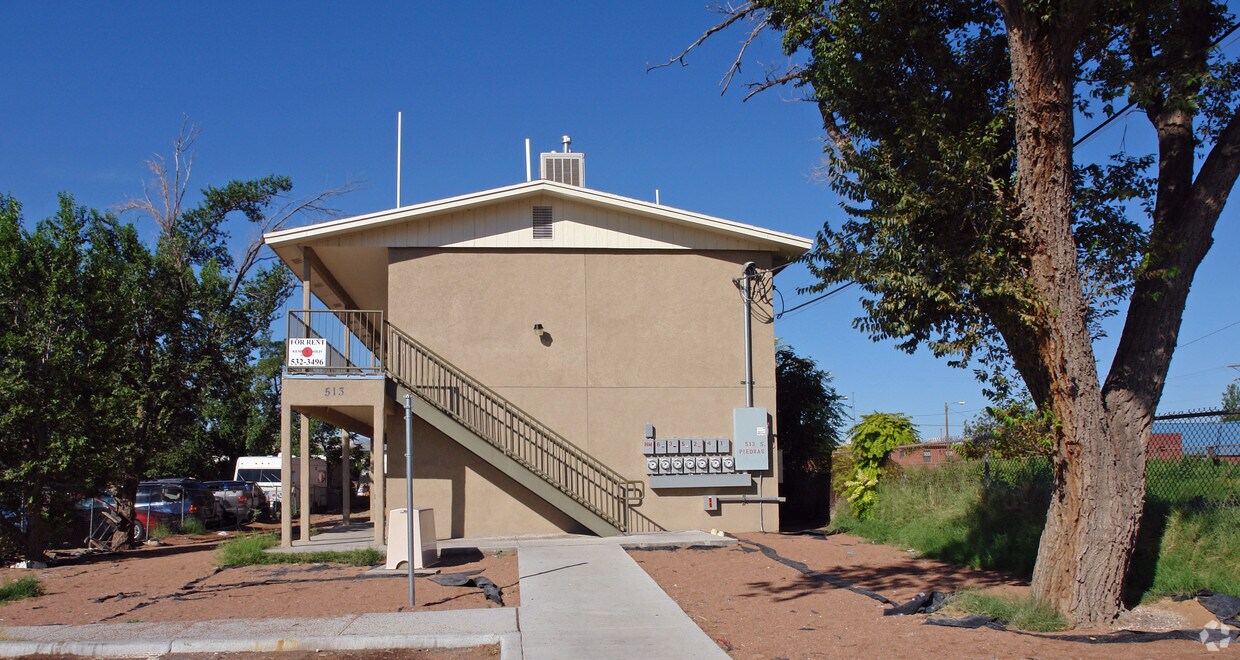 Building Photo - 513 S Piedras St