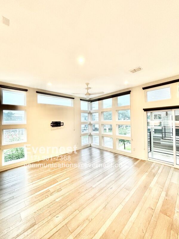 Building Photo - 2528 N Fitzhugh Ave