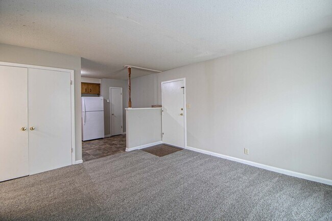 Building Photo - 1437 McCan Dr