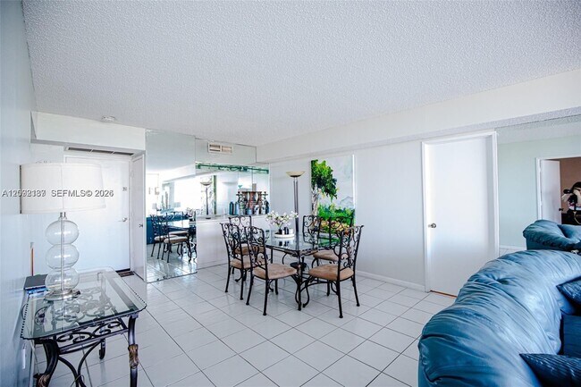 Foto del edificio - 3701 N Country Club Dr