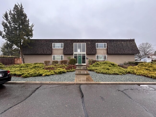 Building Photo - 225 N 8th St