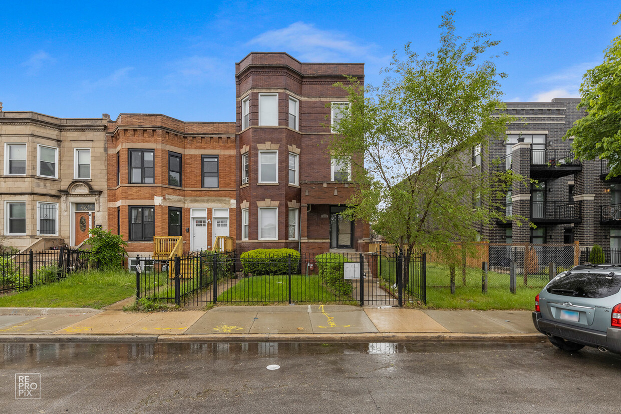 Foto principal - 6412 S Drexel Ave