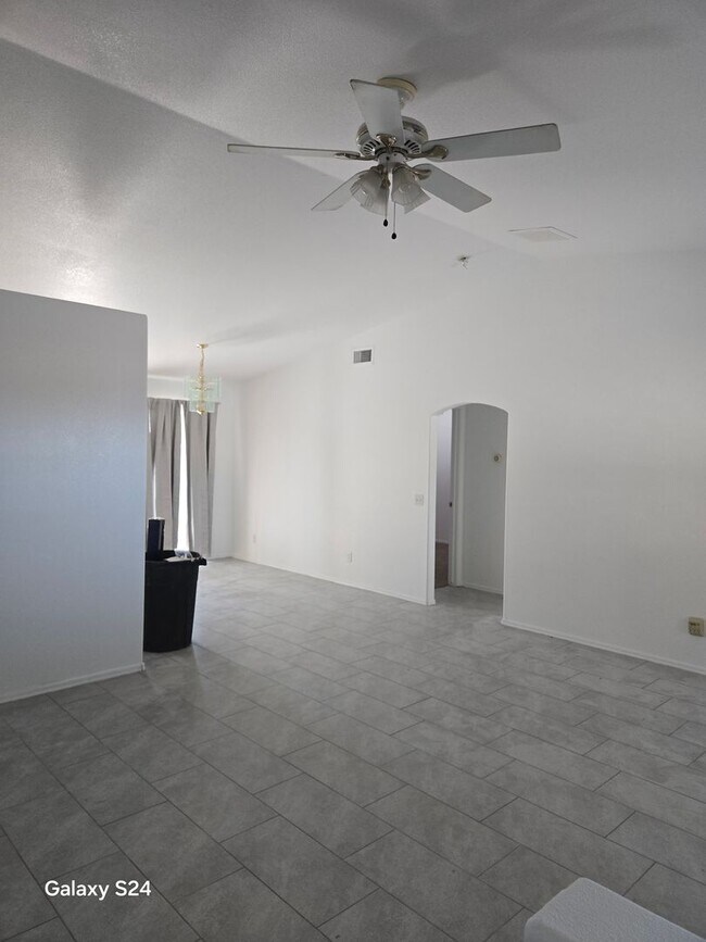 Foto del edificio - 3 Bedroom, 2 Bath, 2 Car Garage