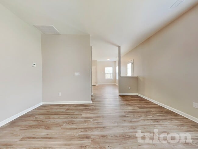 Foto del edificio - 2048 Lauren Woods Dr