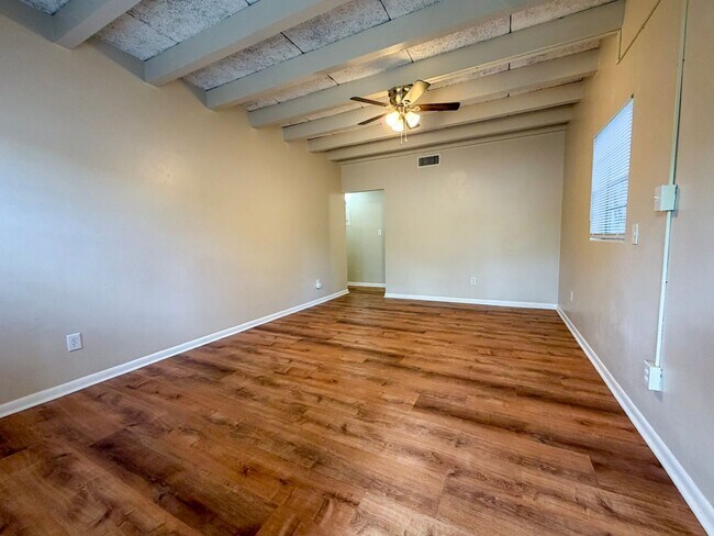 Foto del edificio - 217-219 NW 3rd Ave