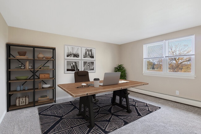 Building Photo - Village Green