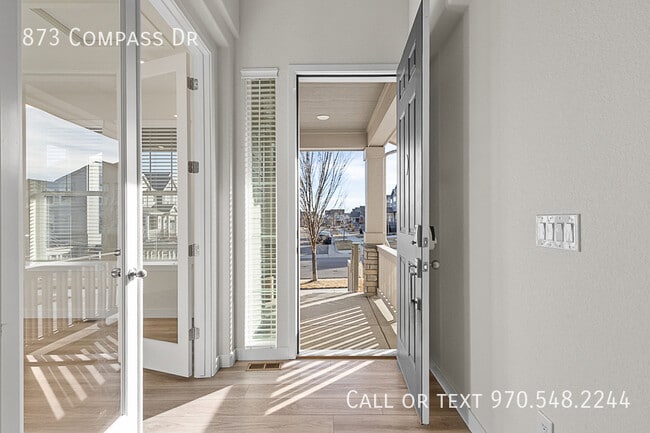 Building Photo - 873 Compass Dr