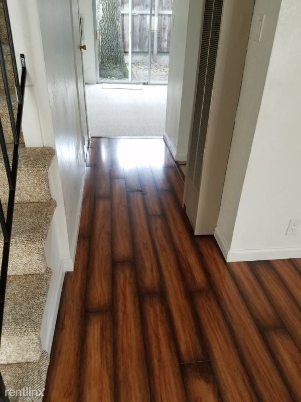 Building Photo - 2 br, 1 bath Apartment - 1420 Creekside Drive