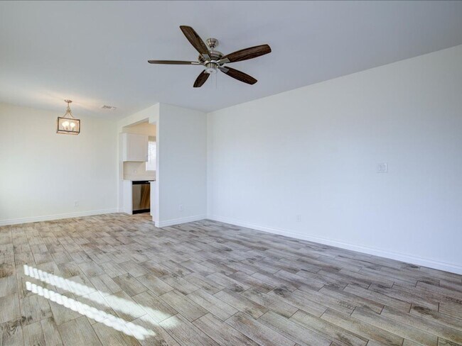 Foto del edificio - Modern Living with Private Mother-in-Law Suite!