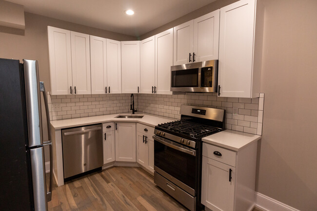 Foto del edificio - 3755 W Addison St