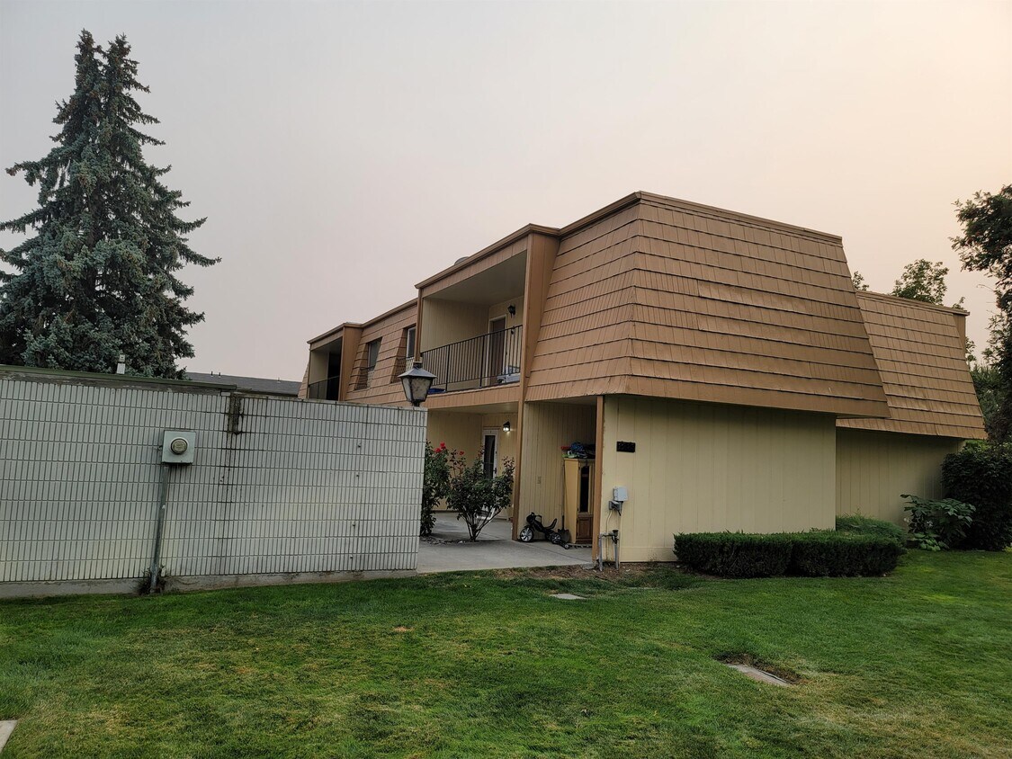 2383 Hood Ave, Richland, WA 99354 Townhome Rentals in Richland WA