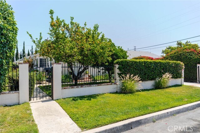 Foto del edificio - 5618 Riverton Ave