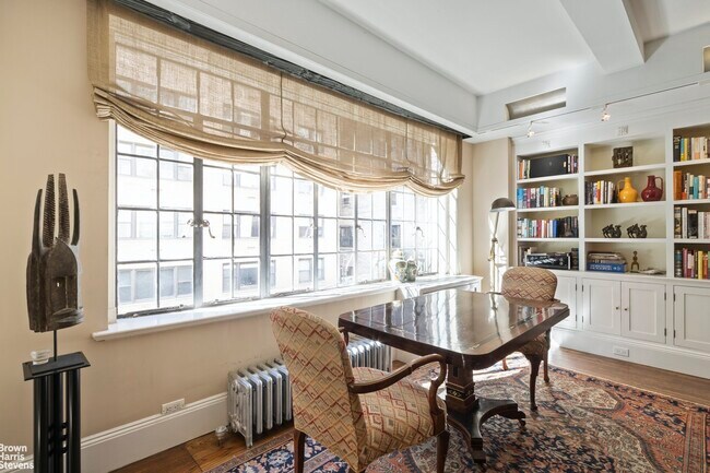Foto del edificio - 50-50 E 10th St