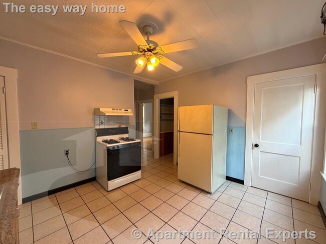 Building Photo - 127 Walnut St