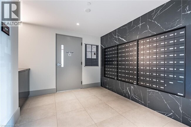 Building Photo - 422 N Service Rd