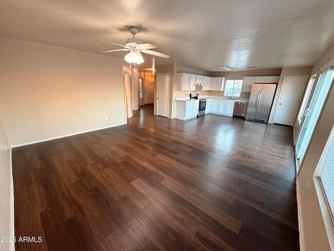 Foto del edificio - 12022 W Almeria Rd