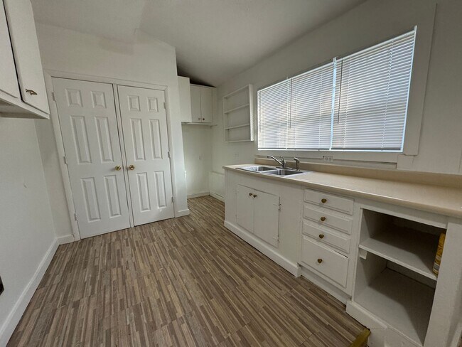 Foto del edificio - Move-in Special this 1BR, 1BA located at 9...