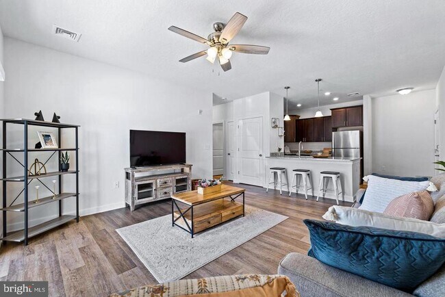 Building Photo - 2207 Lincoln Wy