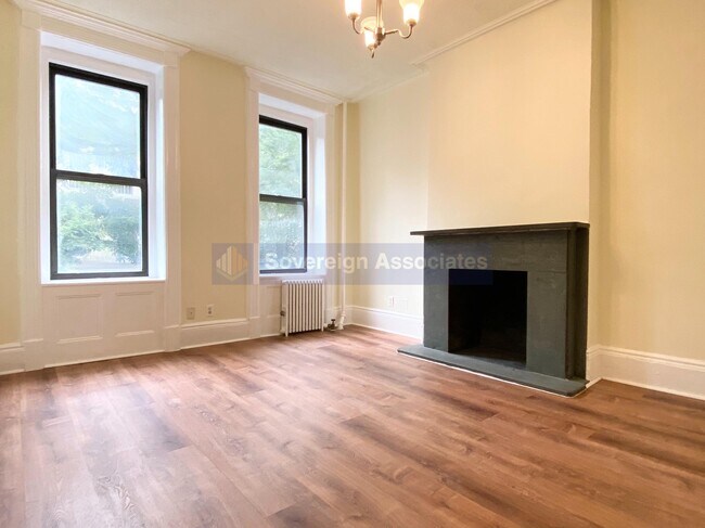 Foto del edificio - 516 E 84th St