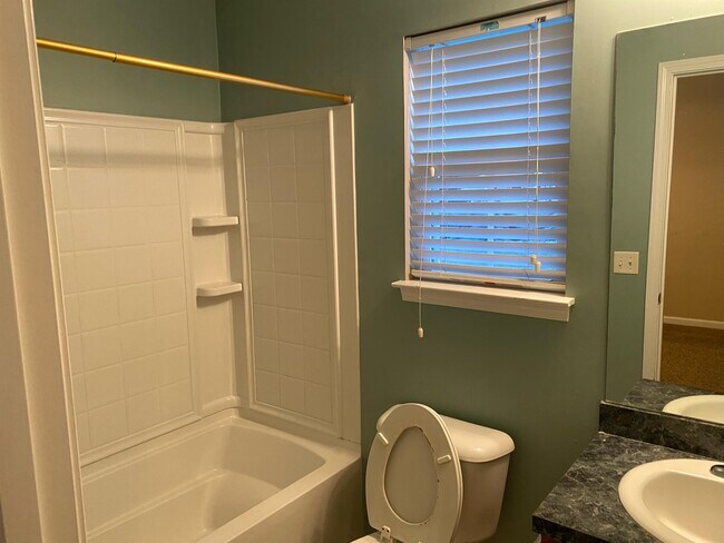 Foto del edificio - 14 Whistlestop Dr