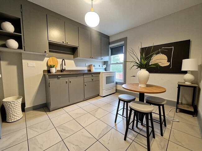 Building Photo - 55 Barnesdale Ave N