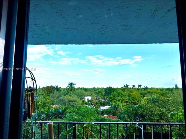 Building Photo - 780 NE 69th St