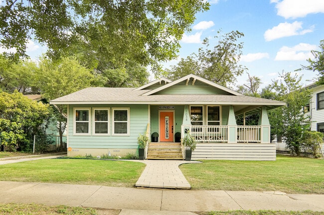 Building Photo - 1038 W Mistletoe Ave