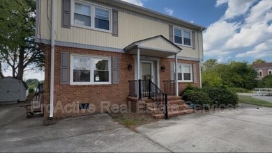 Building Photo - 3015 Luxembourg St