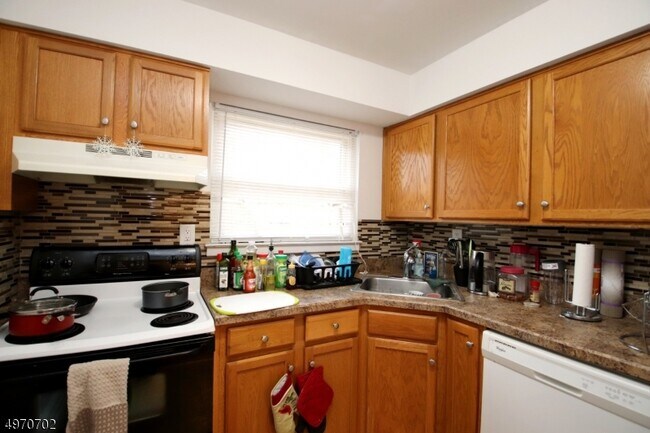 Building Photo - 527 Andria Ave