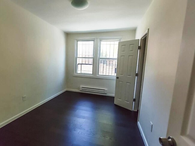 Foto del edificio - 1600 E St NE