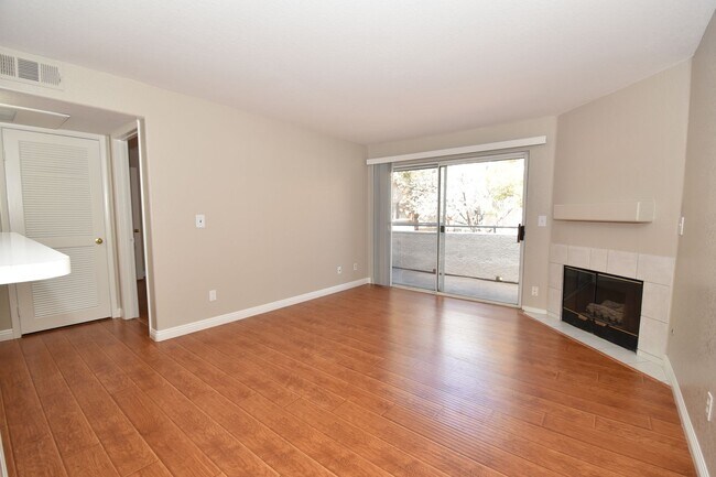 Building Photo - Beautiful 1 Bed 1 Bath condo at Canyon Willow