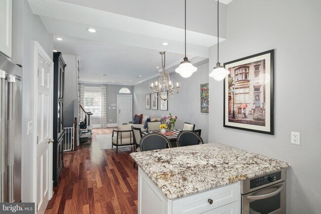 Building Photo - 2423 Pine St