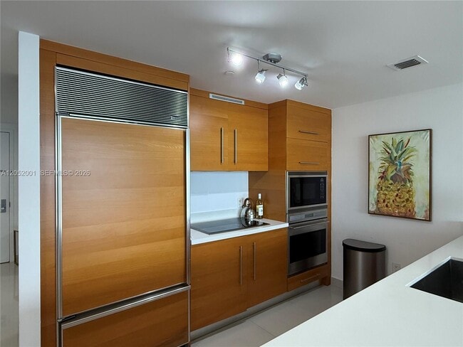 Foto del edificio - 475 Brickell Ave