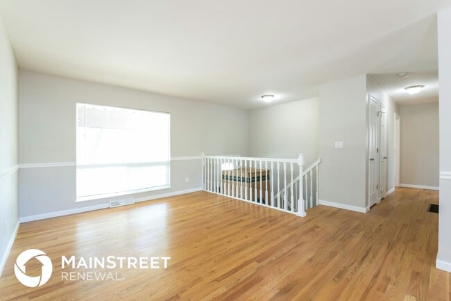 Building Photo - 165 Iris St