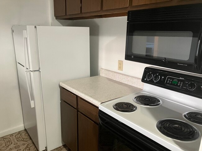 Building Photo - 37 Belmont St Building Photo - 37 Belmont St