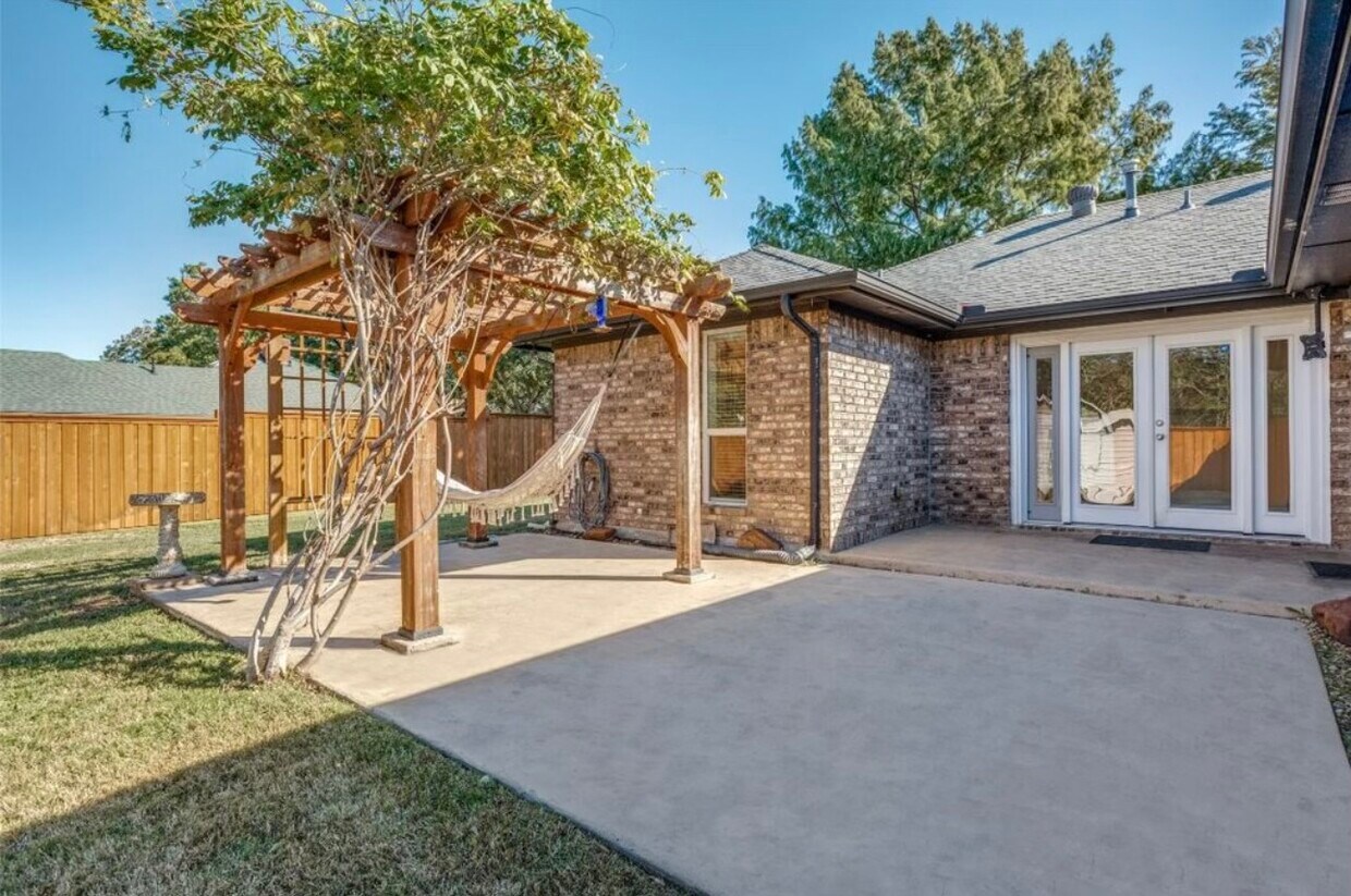 Foto principal - 700 Stoneybrook Dr