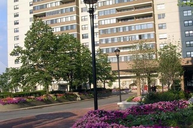 Building Photo - 5 Whittier Pl