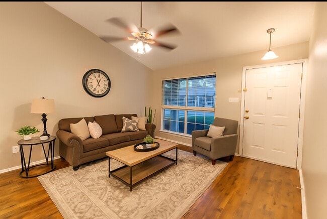Foto del edificio - 1015 E Yager Ln