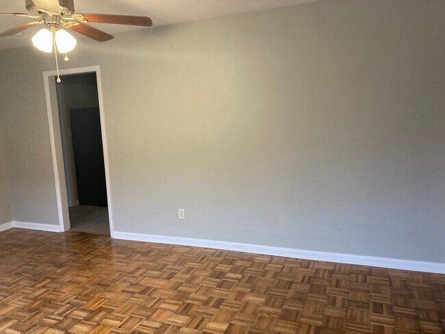 Living Room - 2309 E Lakeview Dr